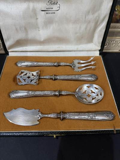 海外回流春节精品专场（一） - 法国回流19世纪纯银餐具一套（左起尺寸：16.7cm，16cm，16.7cm，18cm，重：126.2g，有银标）