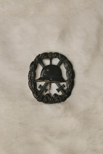 欢庆春节！戎马世界章牌大赏第112期春节大拍  德专场 - 一战黑色战伤奖章 铜制 镂空版