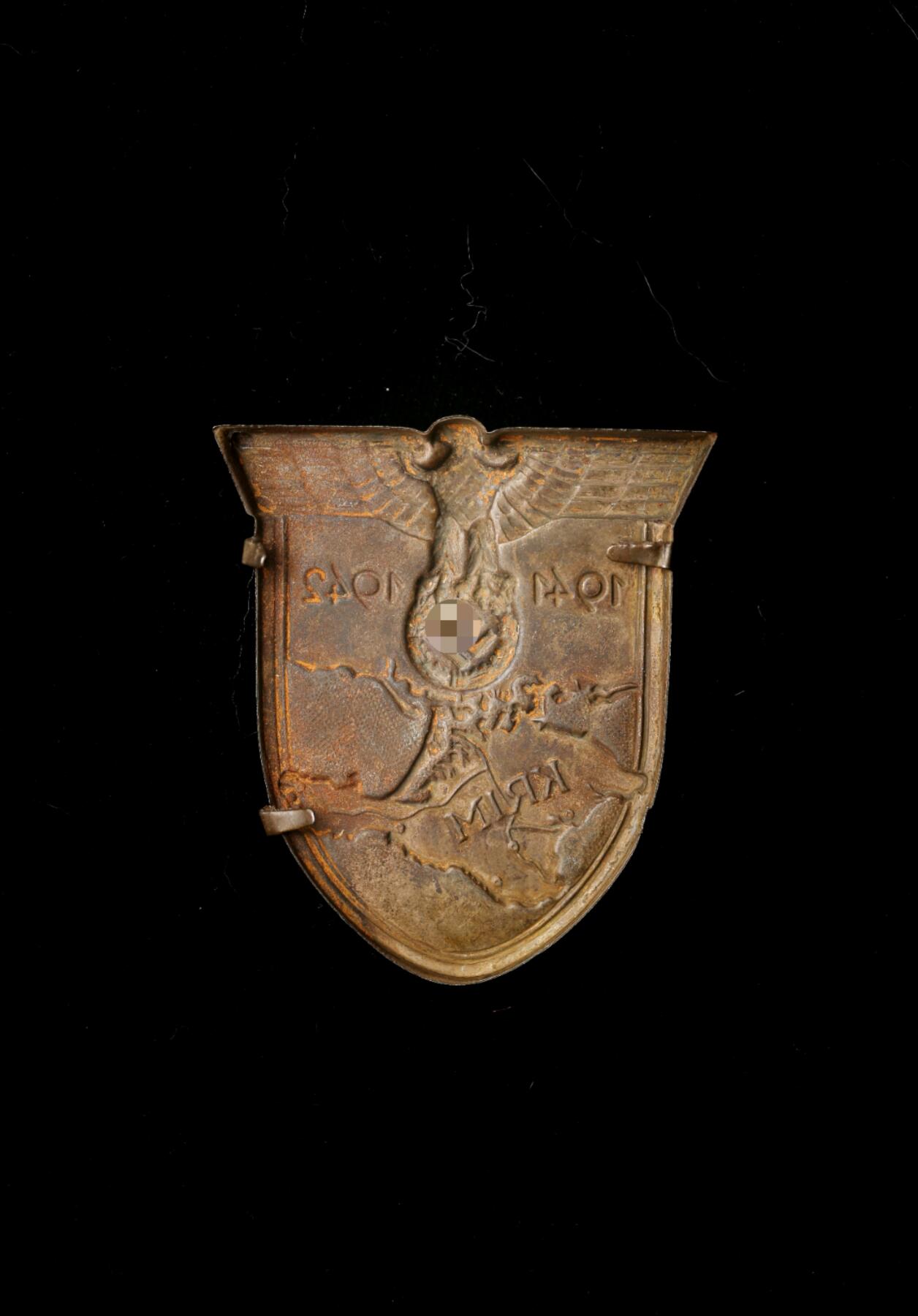 欢庆春节！戎马世界章牌大赏第112期春节大拍  德专场 克里米亚盾章  98厂造 版本3.8  背纸没了 固定耳少一个