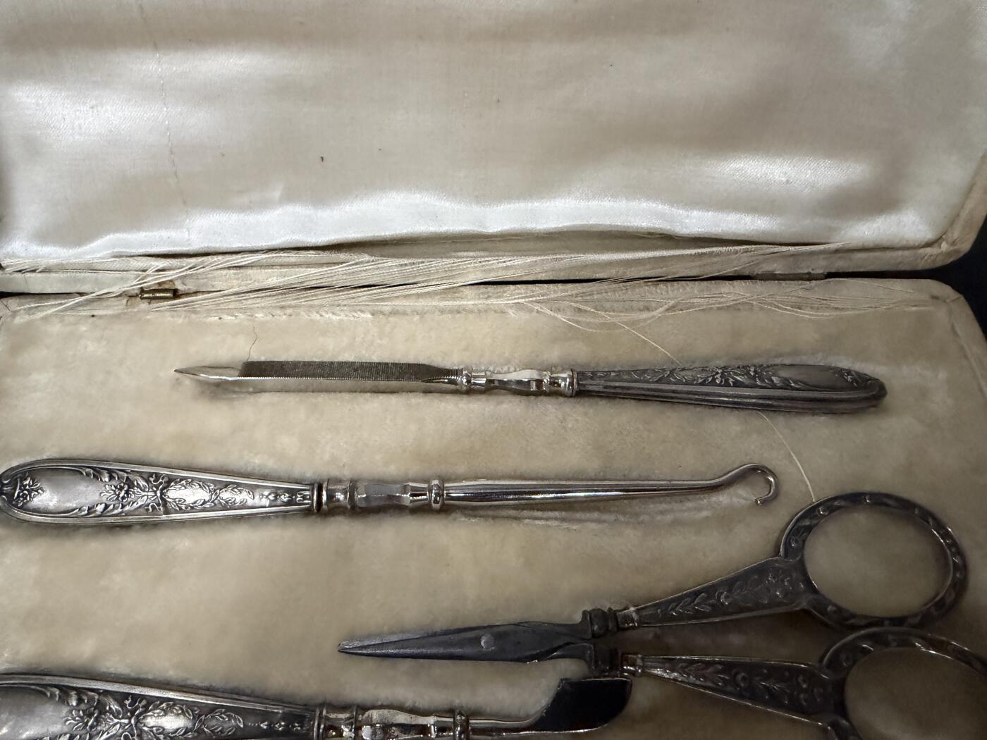 海外回流春节精品专场（一） 法国回流银工具一套（从上至下尺寸；13.6cm，14cm，10.2cm，10.7cm，13.4cm，重：71.1g，无银标）无银标）