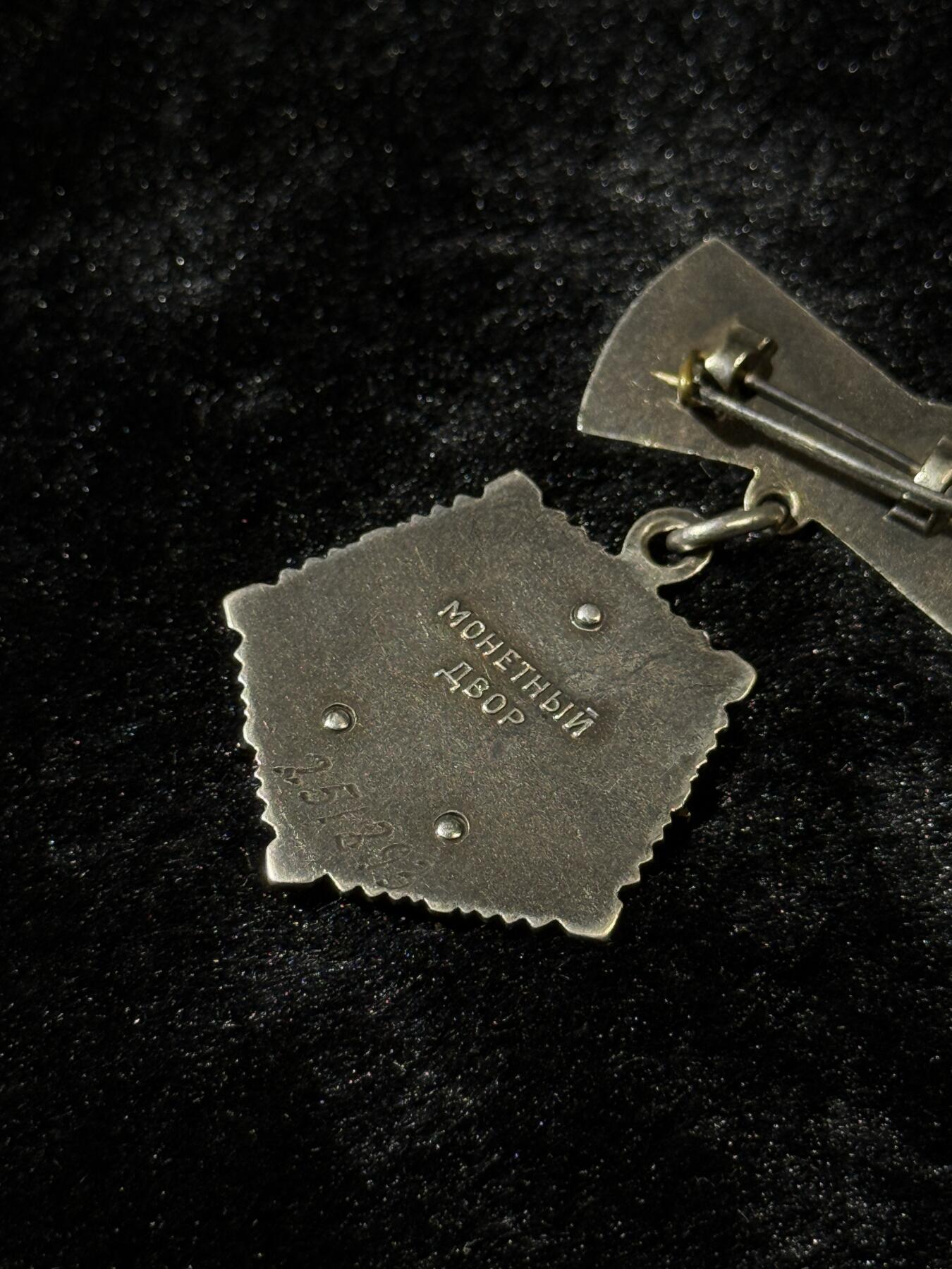 欢庆春节！戎马世界章牌大赏第111期春节大拍 苏联英雄母亲金星奖章，含金4.5g左右