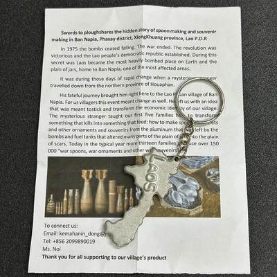 西秦中古拍卖第七十七期 2026马年新春专场 本场拍品年初九发出 - 老挝秘密战争纪念品 用秘密战争时期美国空袭老挝坠毁的飞机、空投未爆弹制作的老挝地图 带说明书