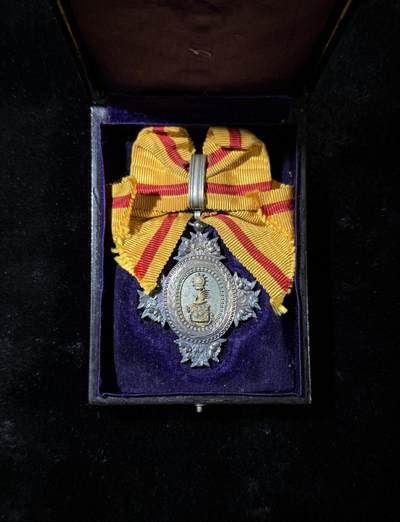 欢庆春节！戎马世界章牌大赏第111期春节大拍 - 勋八等宝冠章，明治时期，插针脱落，有章芯检测结果，23k金含量2g左右