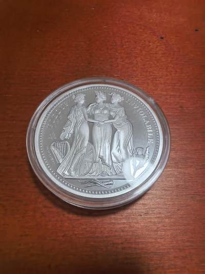 长老汇蛇年精选第一百场拍卖 - 2021圣勒赫拿岛美惠三女神2英镑精制银币，2盎司999银，2500枚，盒证全