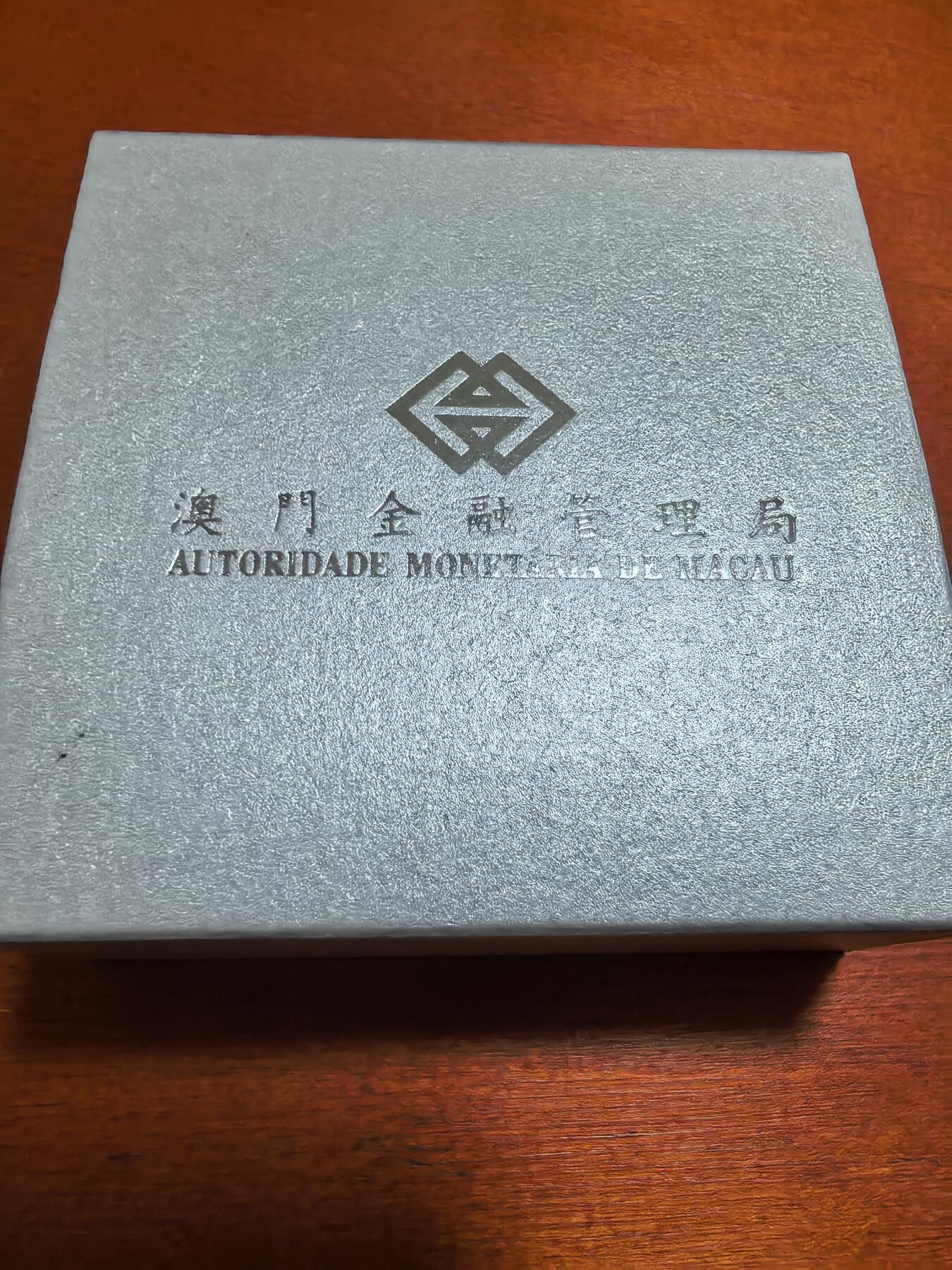 长老汇蛇年精选第一百场拍卖 2014澳门马年20元彩色精制银币，1盎司999银，8000枚，盒证全