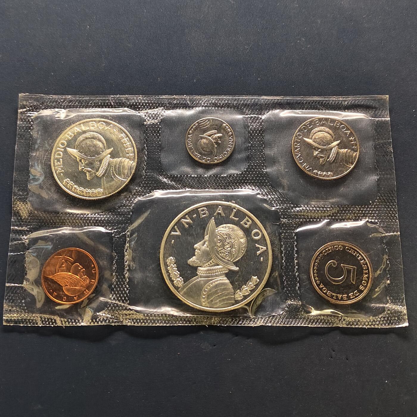 【全场包邮】纯粹捡漏拍503场 巴拿马1967年官方封装套币-含2枚银币【38.1毫米26.73克90%+30.6毫米12.5克60%】