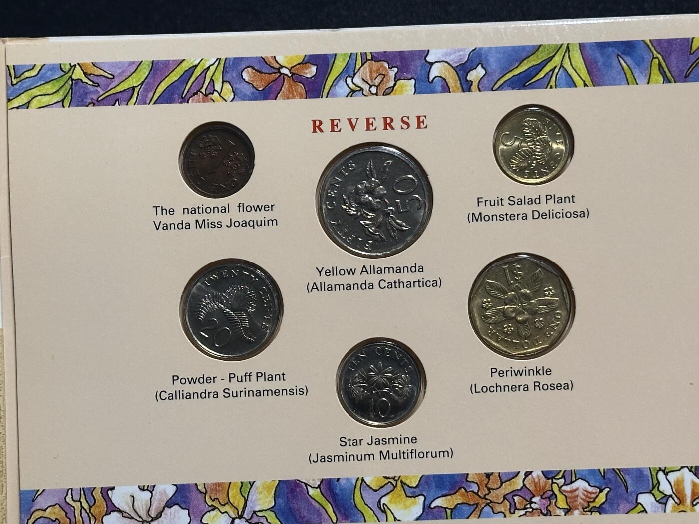 《外钞收藏家》第六百一十期（新年假期场/年后快递恢复正常再发货）（长期征集拍品、欢迎藏友们联系合作） 塞舌尔套币+新加坡套币 2套一起 精美册子