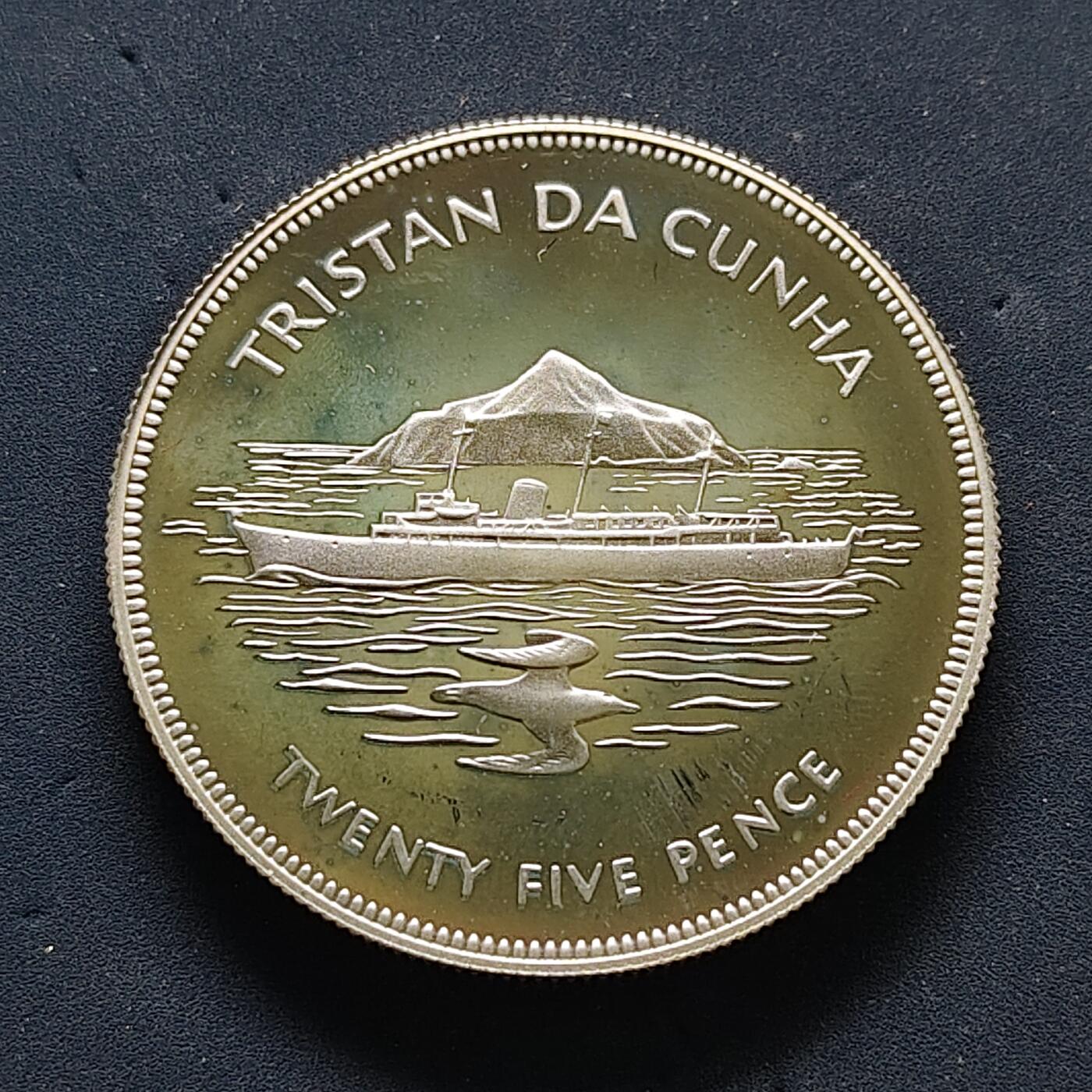 【全场包邮】纯粹捡漏拍503场 【女王登基25周年系列】特里斯坦和达库尼亚1977年25便士克朗型精制纪念银币【38.5毫米28.28克92.5%】