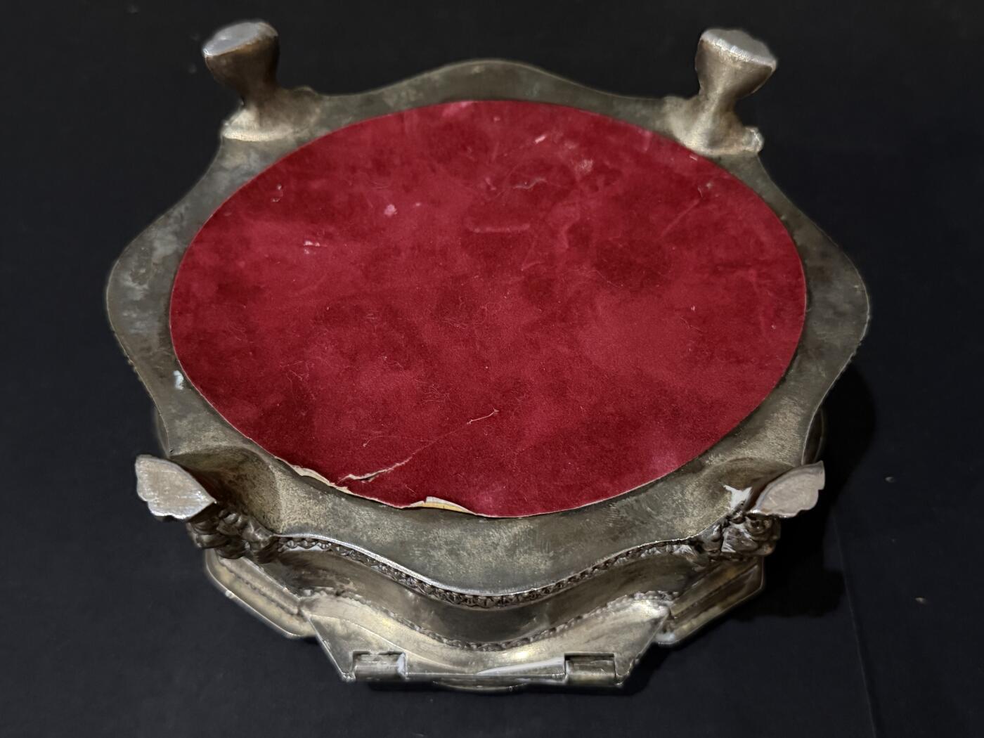 海外回流春节精品专场（一） 法国回流19世纪包银首饰盒（尺寸：15cmX13.5cmX7cm，760.3g，无银标）