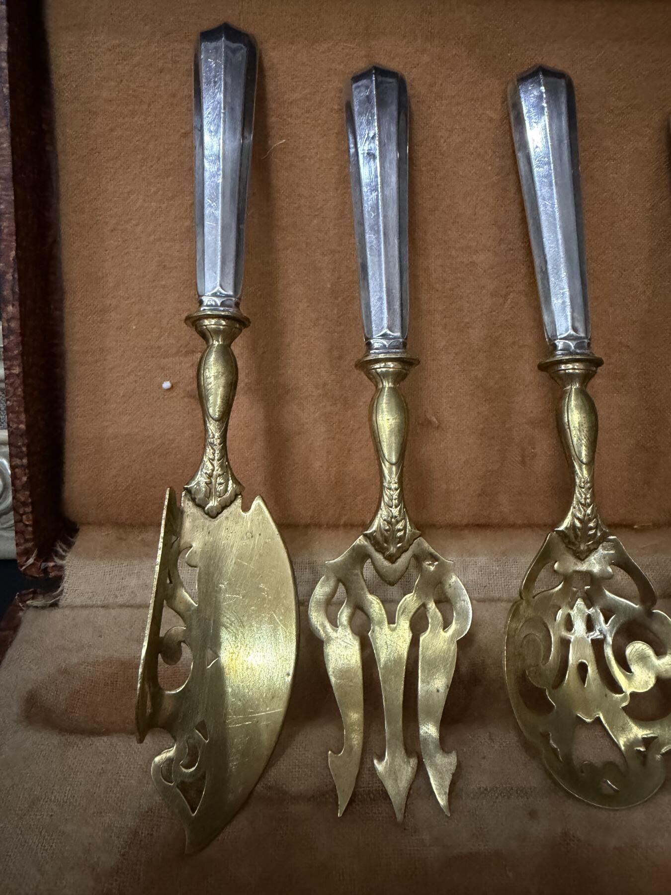 海外回流春节精品专场（一） 法国回流19世纪纯银餐具一套（尺寸：18.3cm，16.8cm，16.7cm，15.7cm，无银标，柄处为银质部分）