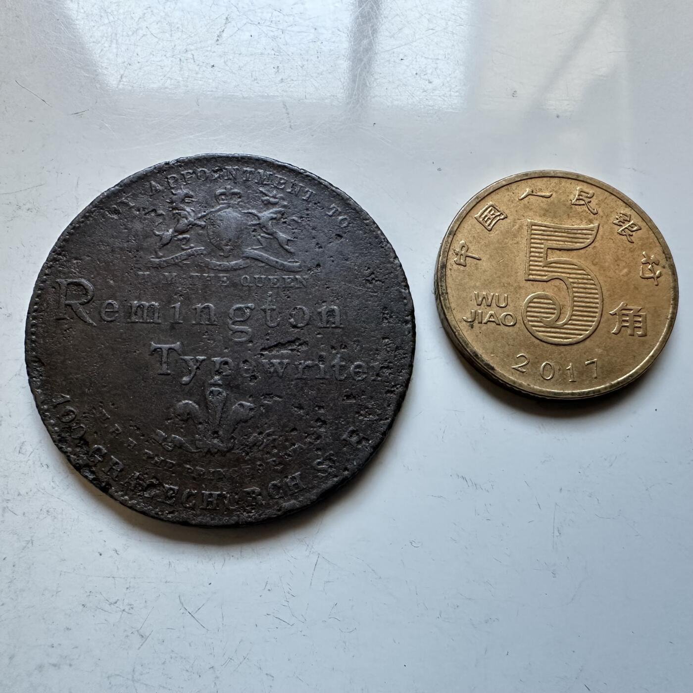 🌹外币初藏🌹🐯2026年第19场 快递已停，正月十五后再发 英国1900年维多利亚王室四代头像雷明顿打字机广告纪念章31.8毫米