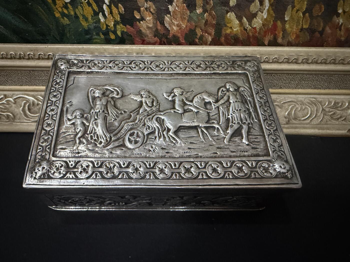 海外回流春节精品专场（一） 法国回流19世纪人物题材纯银盒子（长：13.4cm，宽：8.8cm，高：4.2cm，236.2g，有银标）