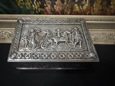 海外回流春节精品专场（一） - 法国回流19世纪人物题材纯银盒子（长：13.4cm，宽：8.8cm，高：4.2cm，236.2g，有银标）