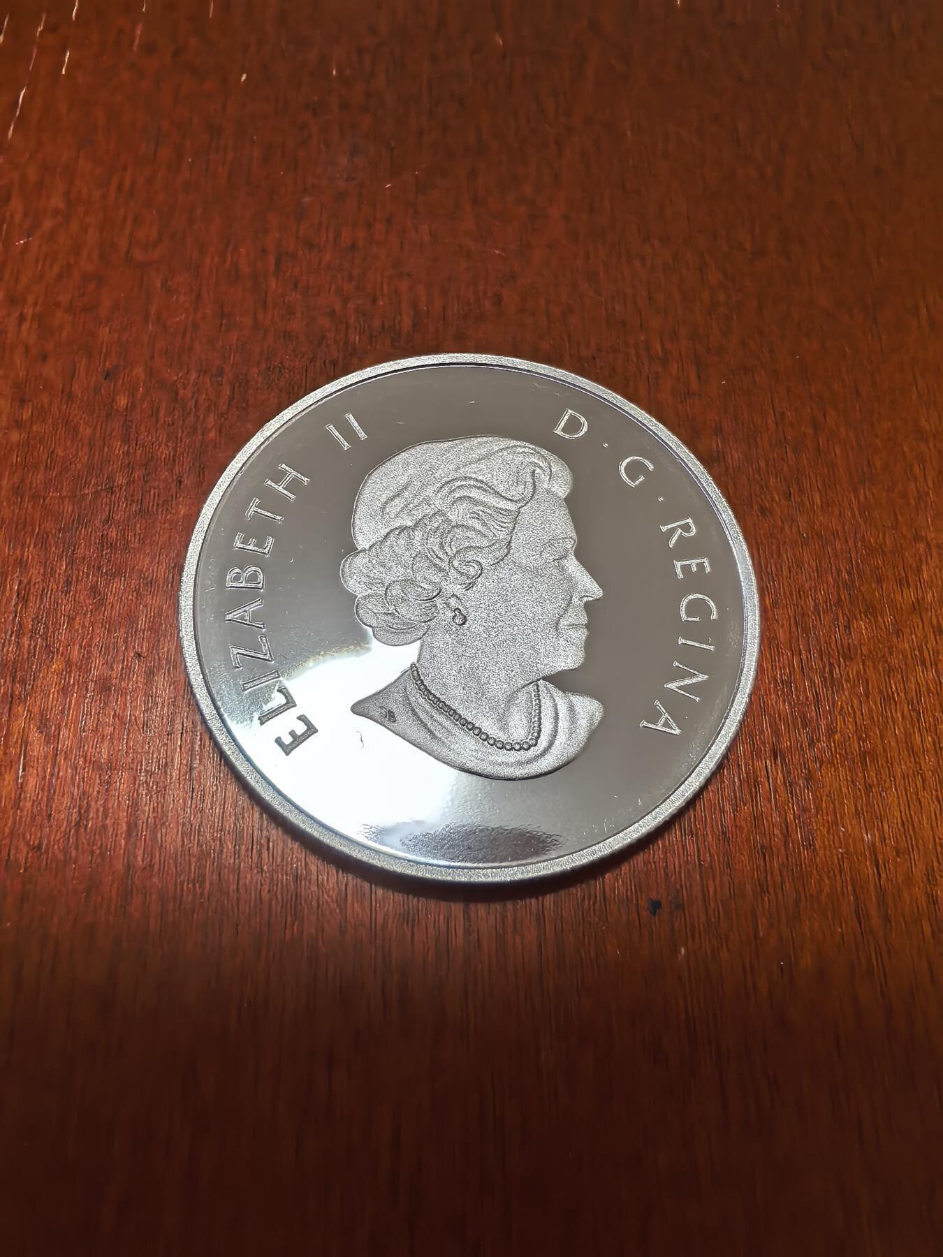 长老汇蛇年精选第一百场拍卖 2011加拿大高速路上的英雄10加元精制银币，15.87克999银，盒证全，7732枚