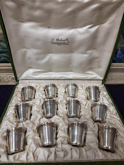 海外回流春节精品专场（一） - 法国回流银酒杯一套（尺寸：4cmX3.6cm，132.8g，有银款）