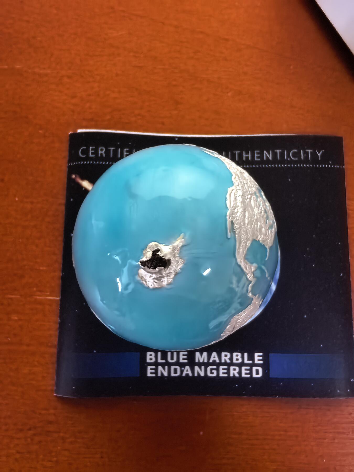 长老汇蛇年精选第一百场拍卖 2022巴巴多斯外星撞地球镶嵌陨石珐琅彩球形银币，3盎司999银，999枚，盒证全