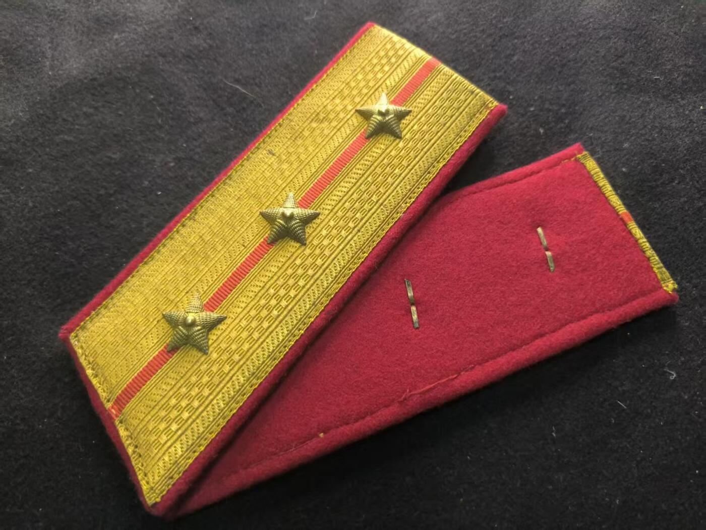 （450件拍品！制服徽章盛宴）罗岚⭐爱藏⭐年前甄选大拍场-店主清仓处理-分享拍场额外现金红包（实体经营）