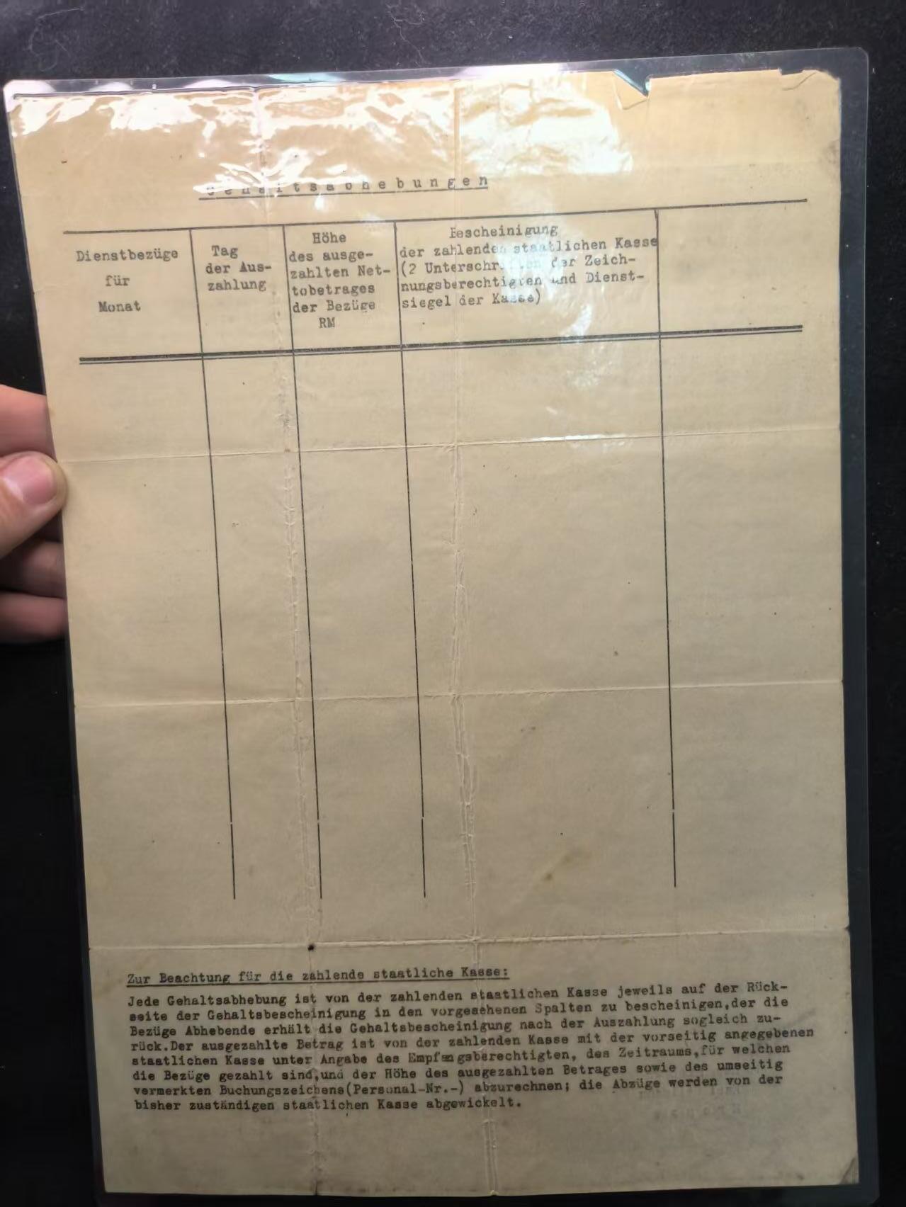 （450件拍品！制服徽章盛宴）罗岚⭐爱藏⭐年前甄选大拍场-店主清仓处理-分享拍场额外现金红包（实体经营） 1945年纳粹德国教师薪资证明单 此时盟军已攻入德国本土，纳粹政权濒临瓦解。这份薪资证明不仅是一份个人财务记录，更是第三帝国末期社会与行政体系的微观切片