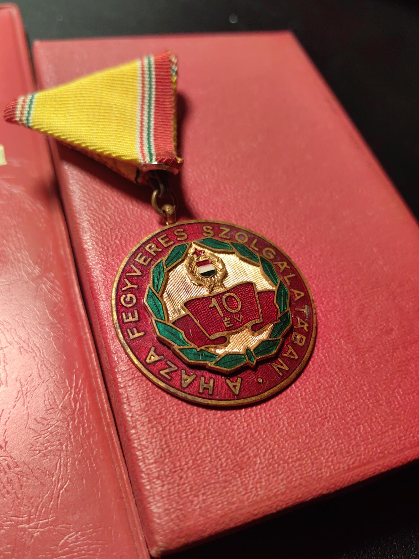 靖甫拍卖第四场 匈牙利人民军10年圆满服役奖章 真珐琅版 原盒带大小证