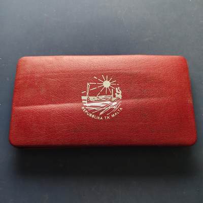 【全场包邮】纯粹捡漏拍503场 - 【稀少】马耳他1977年1-5镑3枚官方封装精制全银套币【38毫米28.28克92.5%+27毫米11.31克92.5%+24毫米5.66克92.5%】-盒证全-量2500