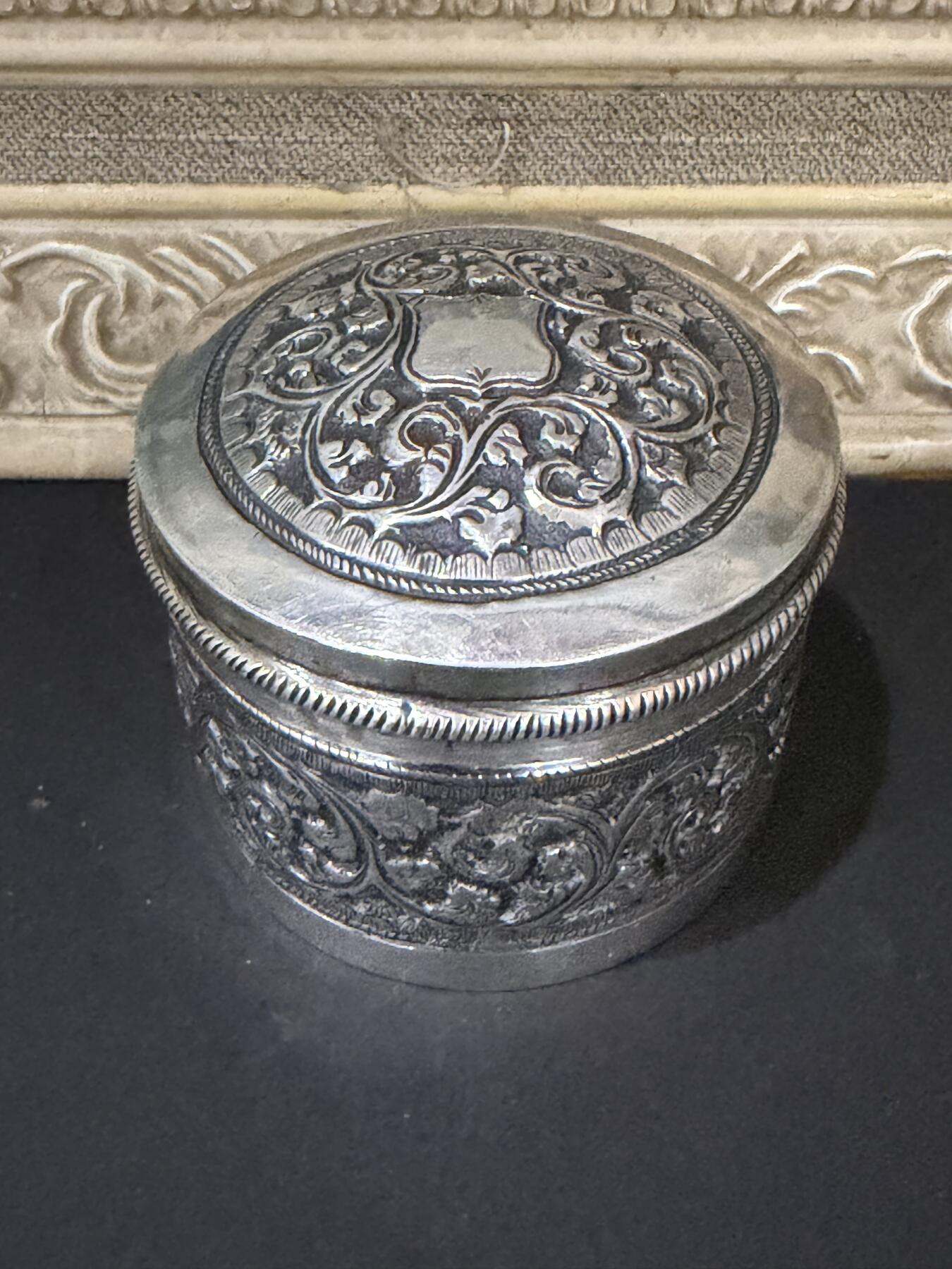 海外回流春节精品专场（一） 法国回流19世纪纯银盒子（6.3cmX5.5cm，98.7g，无银标）