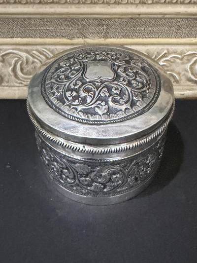 海外回流春节精品专场（一） - 法国回流19世纪纯银盒子（6.3cmX5.5cm，98.7g，无银标）