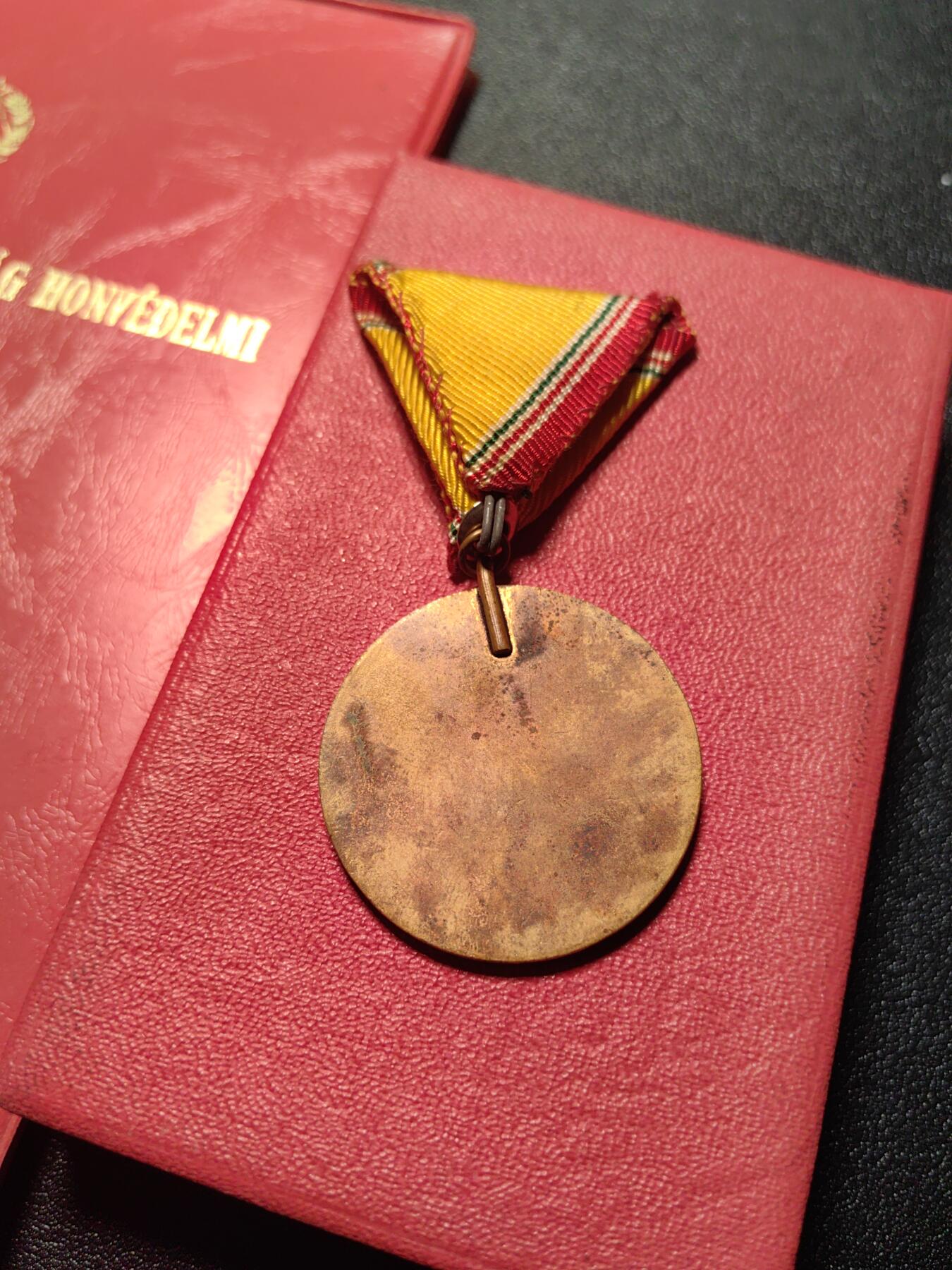 靖甫拍卖第四场 匈牙利人民军10年圆满服役奖章 真珐琅版 原盒带大小证