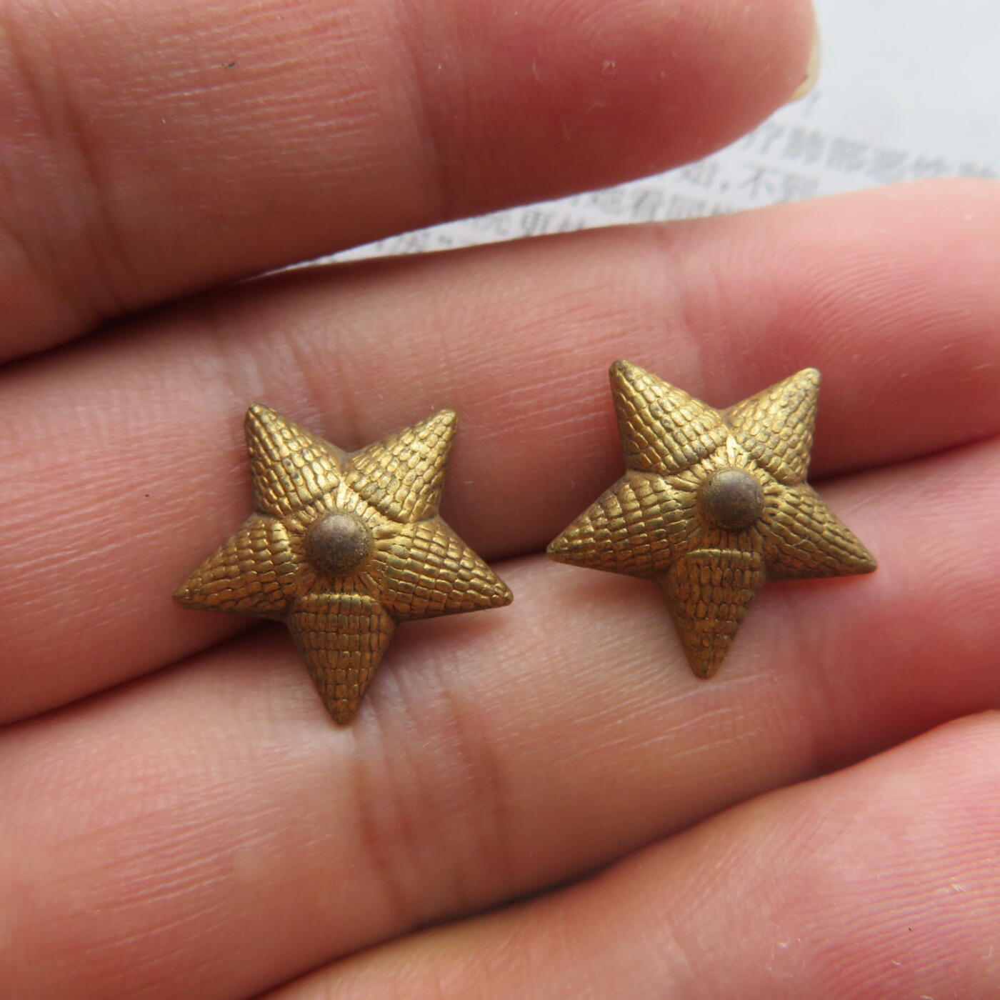43--18mm技术铜质镀金黄星星2个一组，腿脚完好