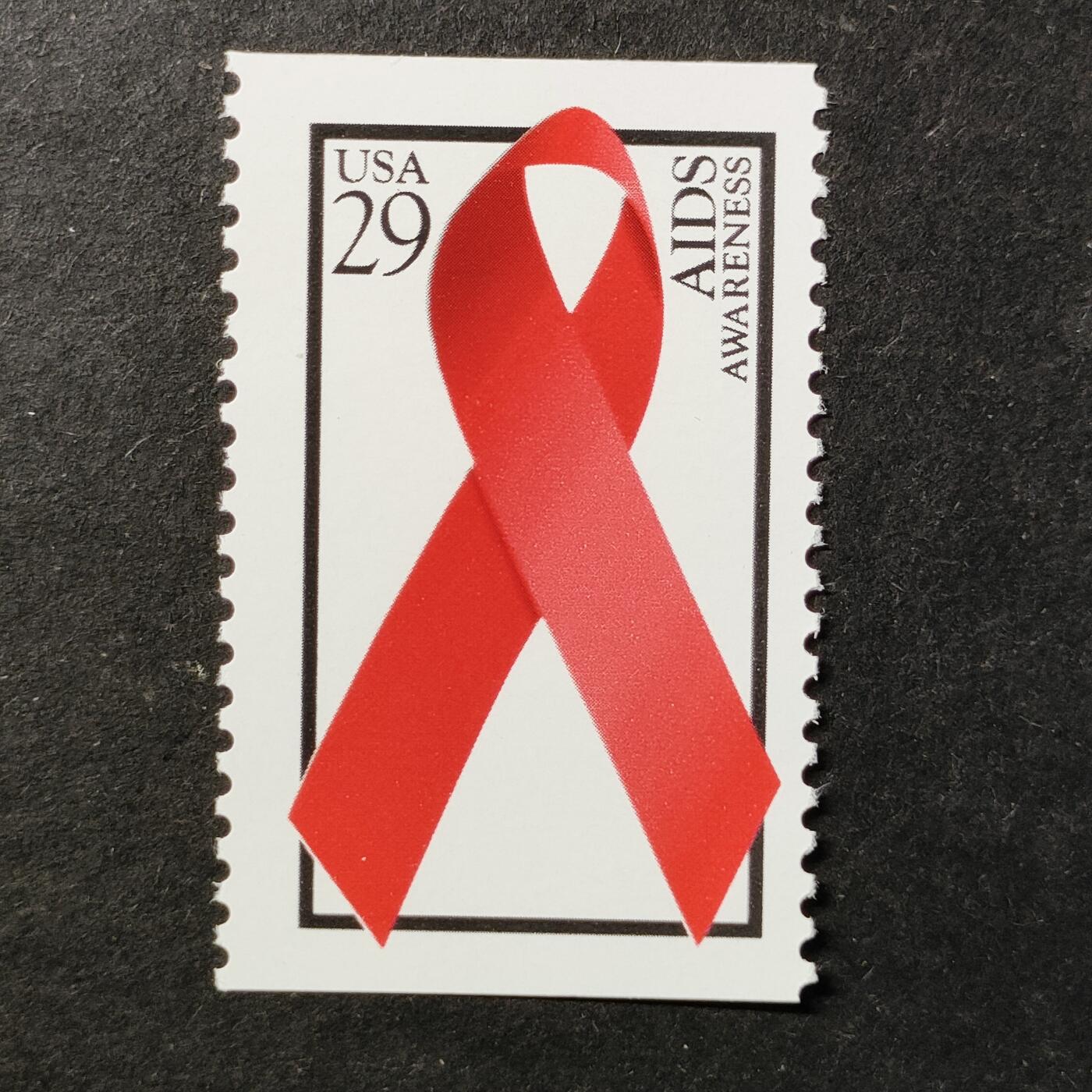 ↓君缘收藏740期☞钱币邮品↓无佣金、可寄存、满30元包邮  美国邮票，1993年世界艾滋病日 红丝带邮票1全