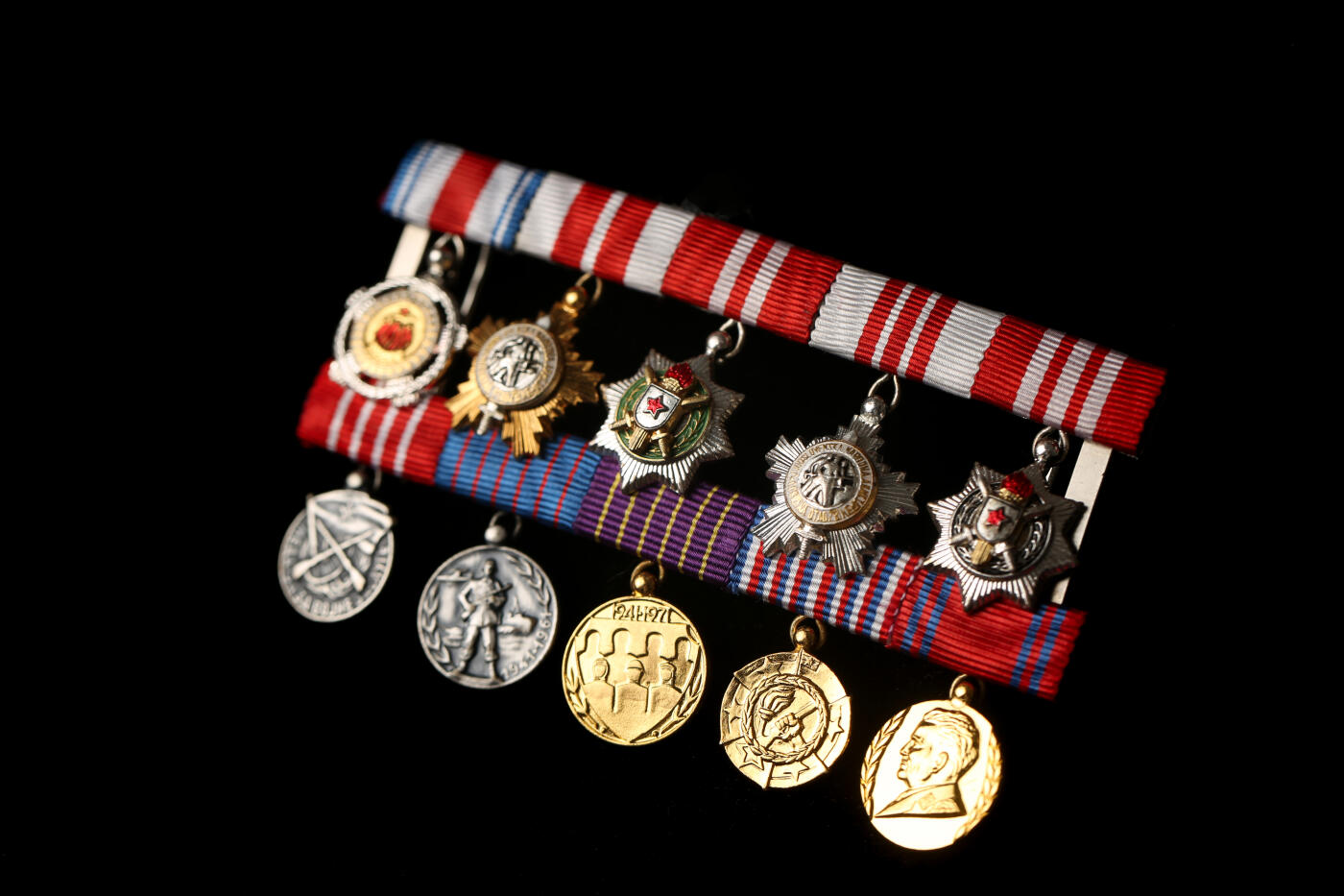 欢庆春节！戎马世界章牌大赏第111期春节大拍 南斯拉夫mini十联略，非常少见的mini大联排