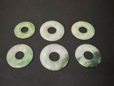 海外回流春节精品专场（二） - 法国回流清代翡翠环六只（直径2.4cm-2.8cm）
