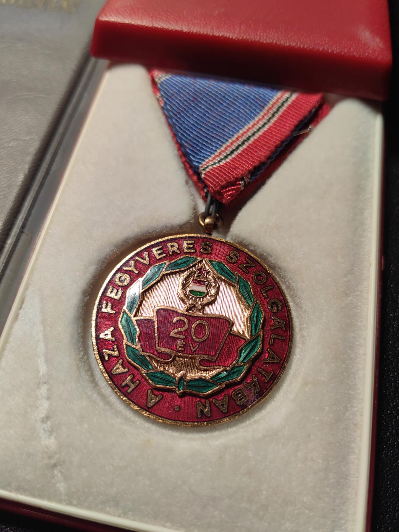 靖甫拍卖第四场 匈牙利人民军20年圆满服役奖章 真珐琅版 原盒带大小证