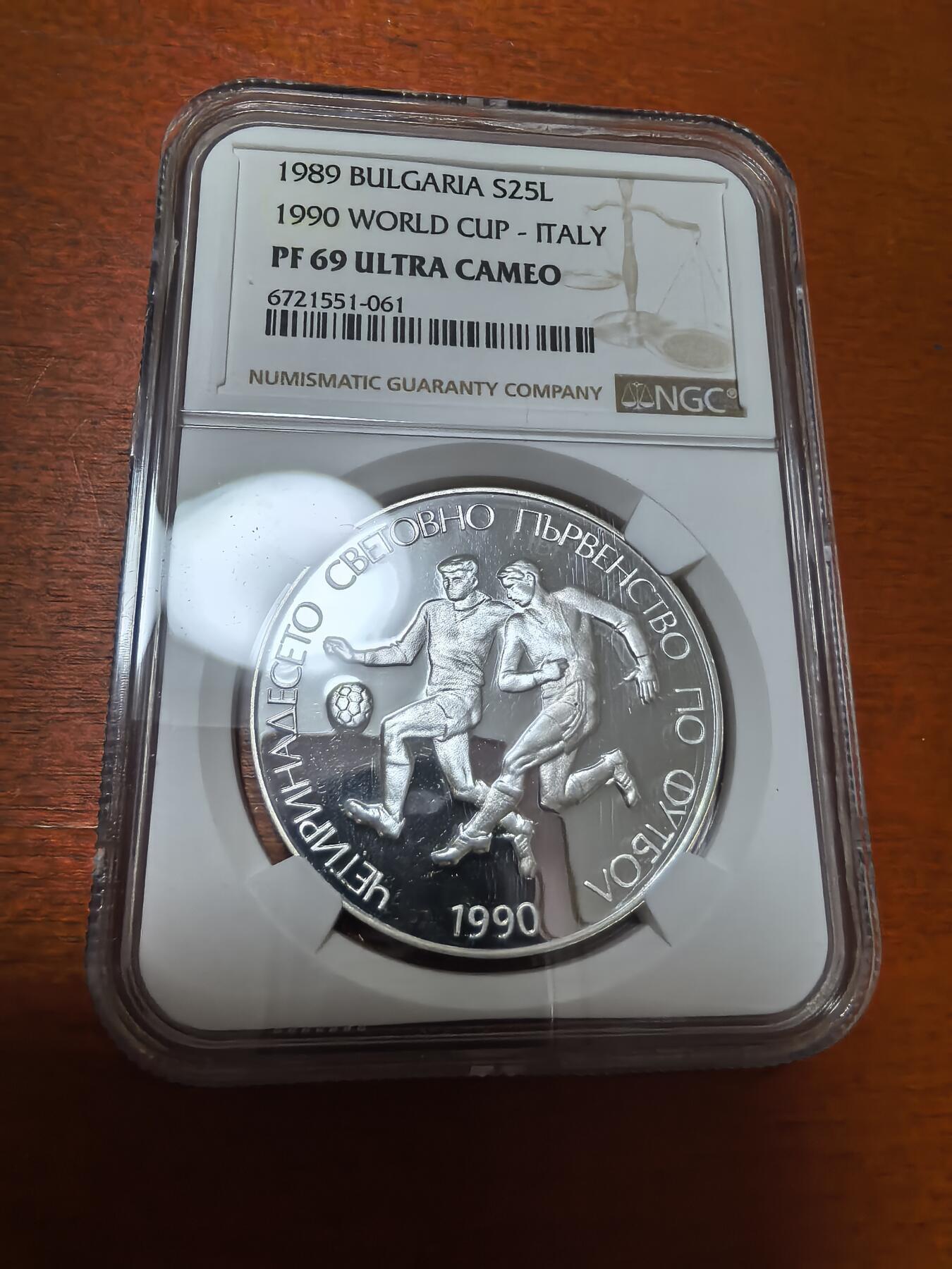 长老汇蛇年精选第一百场拍卖 1989保加利亚1990意大利世界杯25列精制银币，NGC PF69UC，7枚并列冠军之一