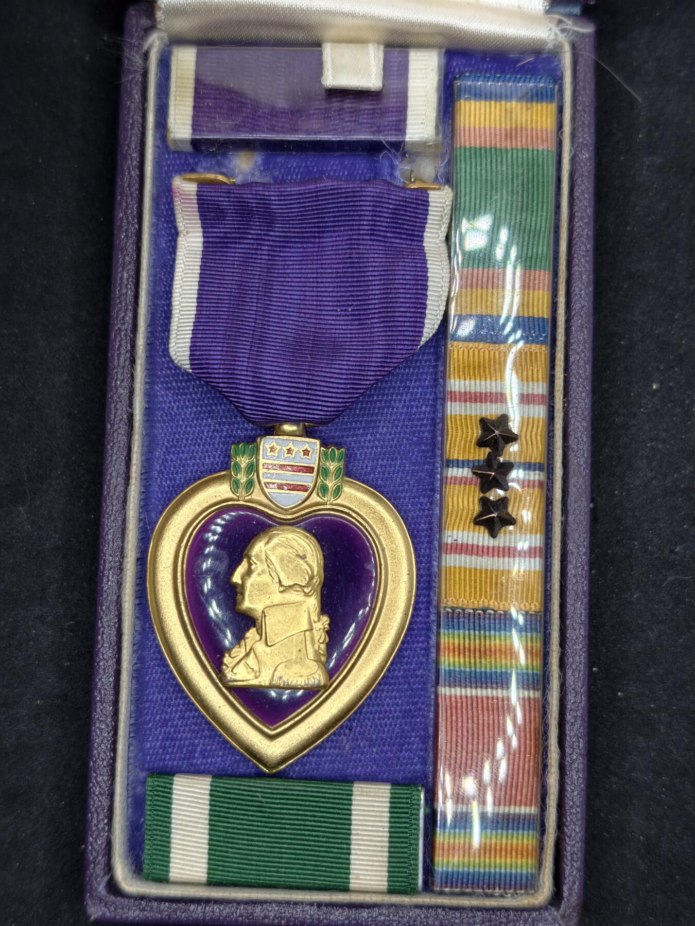 凯旋世界勋赏（第22期新年大拍）（欢迎送拍）（对拍品有疑问请询问客服，不接受到手刀，出价默认拍品品相。请认真阅读拍卖规则！出价默认已认可！）（收到货请录制开箱视频，无视频概不处理问题。） 美国紫心勋章原盒及勋略