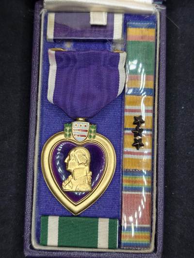 凯旋世界勋赏（第22期新年大拍）（欢迎送拍）（对拍品有疑问请询问客服，不接受到手刀，出价默认拍品品相。请认真阅读拍卖规则！出价默认已认可！）（收到货请录制开箱视频，无视频概不处理问题。） - 美国紫心勋章原盒及勋略