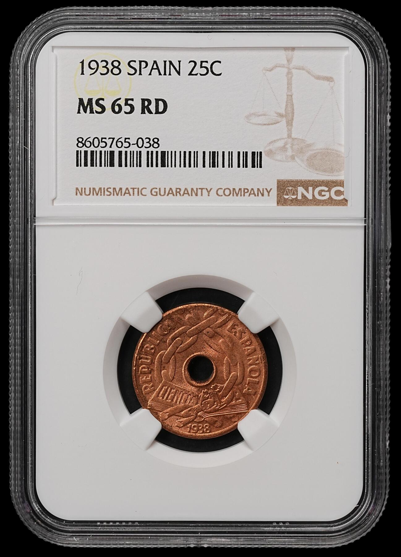 修遠堂世界钱币第105期，马年首拍 NGC MS65RD 1938年西班牙中孔25分铜币，满铜光