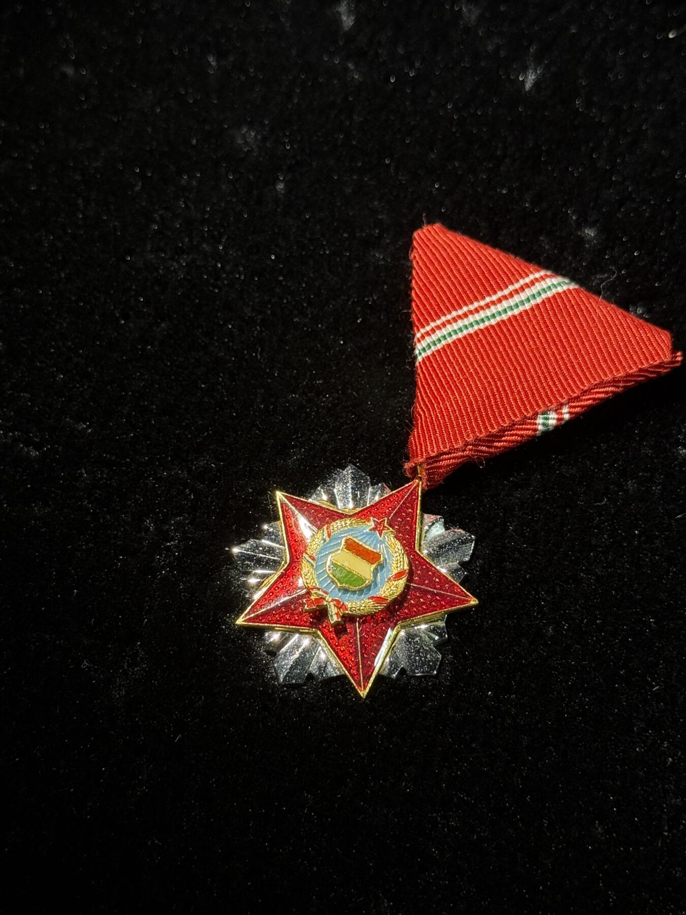 欢庆春节！戎马世界章牌大赏第111期春节大拍 匈牙利社会主义祖国功勋勋章，1966年设立，授予量约9500