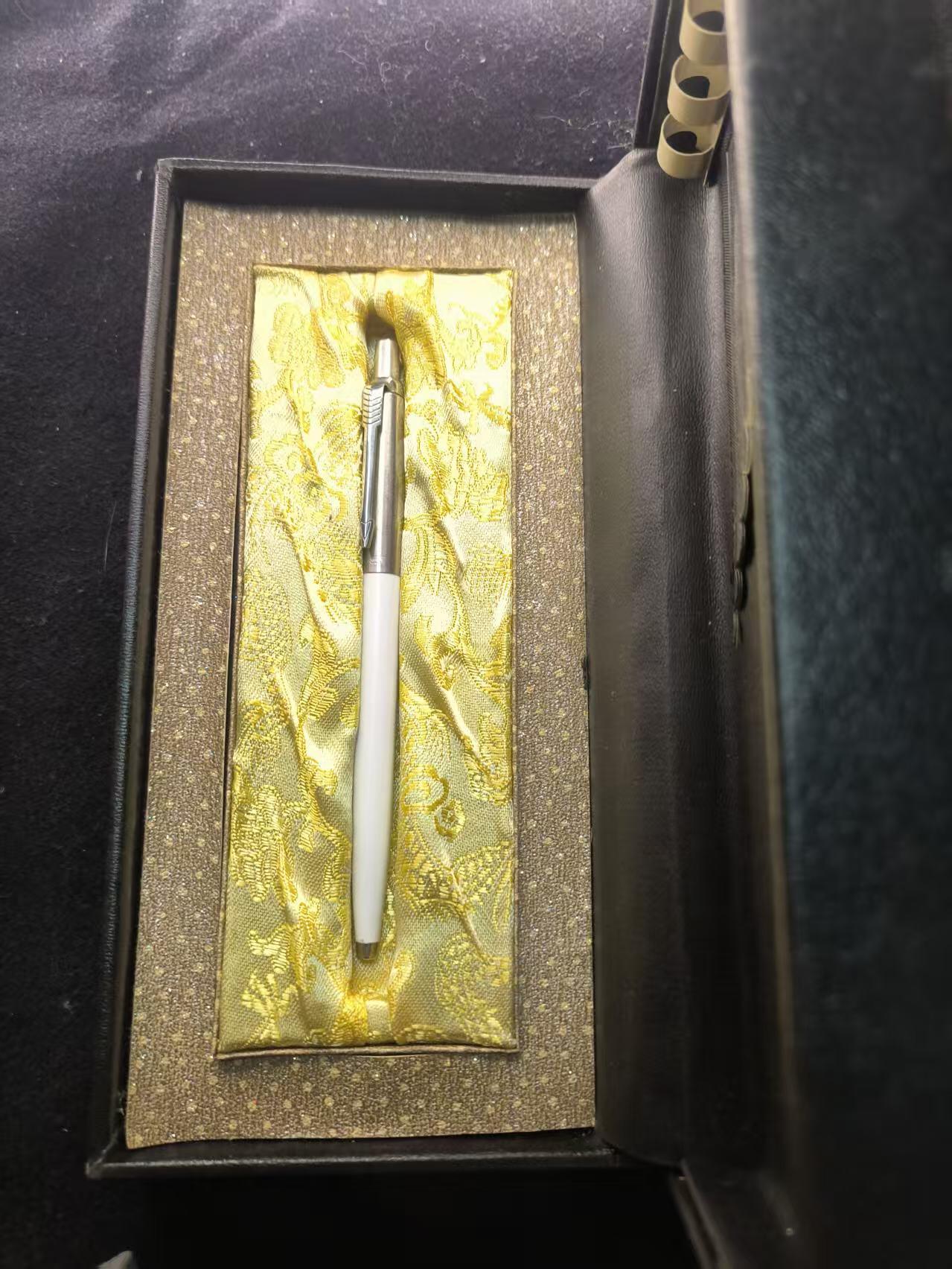 （450件拍品！制服徽章盛宴）罗岚⭐爱藏⭐年前甄选大拍场-店主清仓处理-分享拍场额外现金红包（实体经营） 越南人民共和国公安部赠送第九次全国新闻工作者参会者纪念派克宝珠笔带公安部定制盒一套