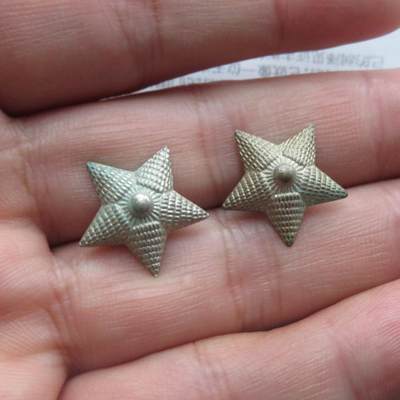 33--未使用过的镀银美品18mm55肩章星星2个一组 - 33--未使用过的镀银美品18mm55肩章星星2个一组