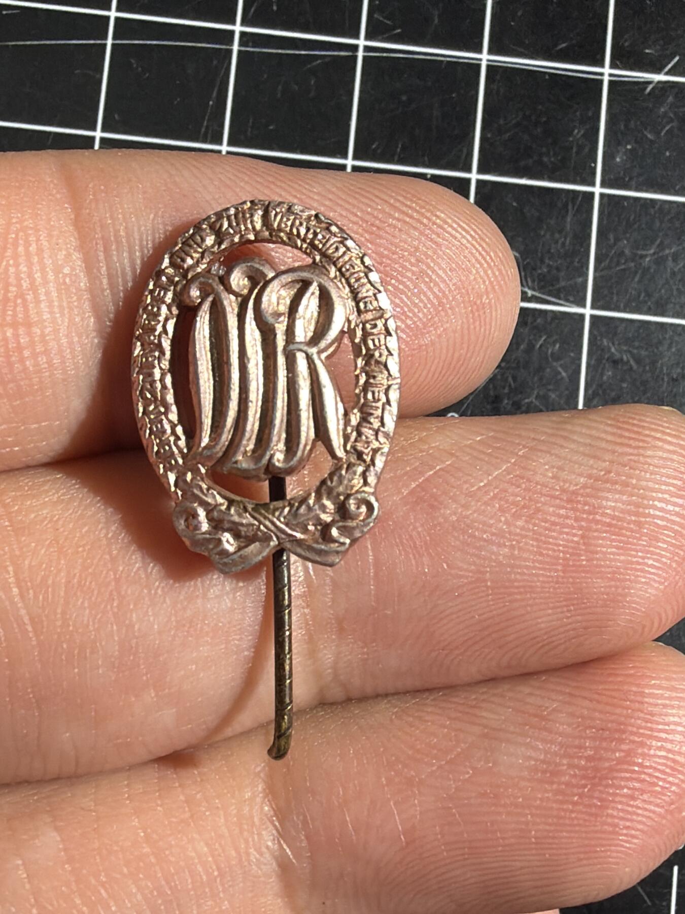 古冰库章牌勋赏收藏0起拍卖 外国体育章