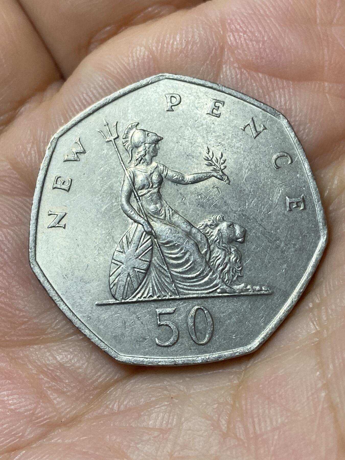 2026年第二十三场(总第一百九十二场）外国好品散币场(年后发货) 英国🇬🇧1969年50新便士(伊丽莎白二世中年花冠，十进制第一版首发年)