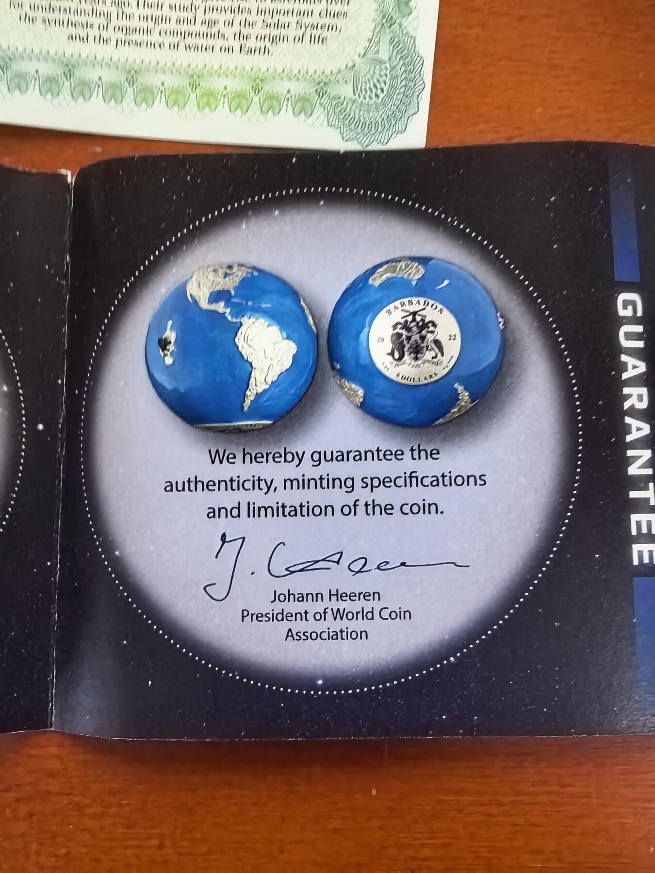 长老汇蛇年精选第一百场拍卖 2022巴巴多斯外星撞地球镶嵌陨石珐琅彩球形银币，3盎司999银，999枚，盒证全