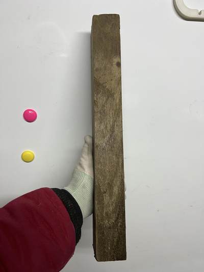 零元拍：NO.3爆满金丝乌木金丝楠 绿幽灵 可做镇尺 切牌子，无需打磨就已经金光闪闪。满金丝药香，尺寸约：42/66/4.8厚CM。 - 零元拍：NO.3爆满金丝乌木金丝楠 绿幽灵 可做镇尺 切牌子，无需打磨就已经金光闪闪。满金丝药香，尺寸约：42/66/4.8厚CM。