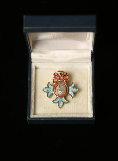 欢庆春节！戎马世界章牌大赏第111期春节大拍 - 大英帝国勋章胸针 银制 供女性 OBE 勋章 获得者佩戴（可以作为项链吊坠活着胸针）