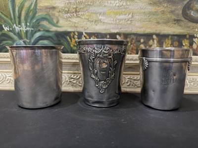 海外回流春节精品专场（一） - 法国回流纯银酒杯三个（左起尺寸：7cmX7.2cm，8.5cmX7cm，7.5cmX6.5cm，共243.8g，有银标，银杯有磕碰）