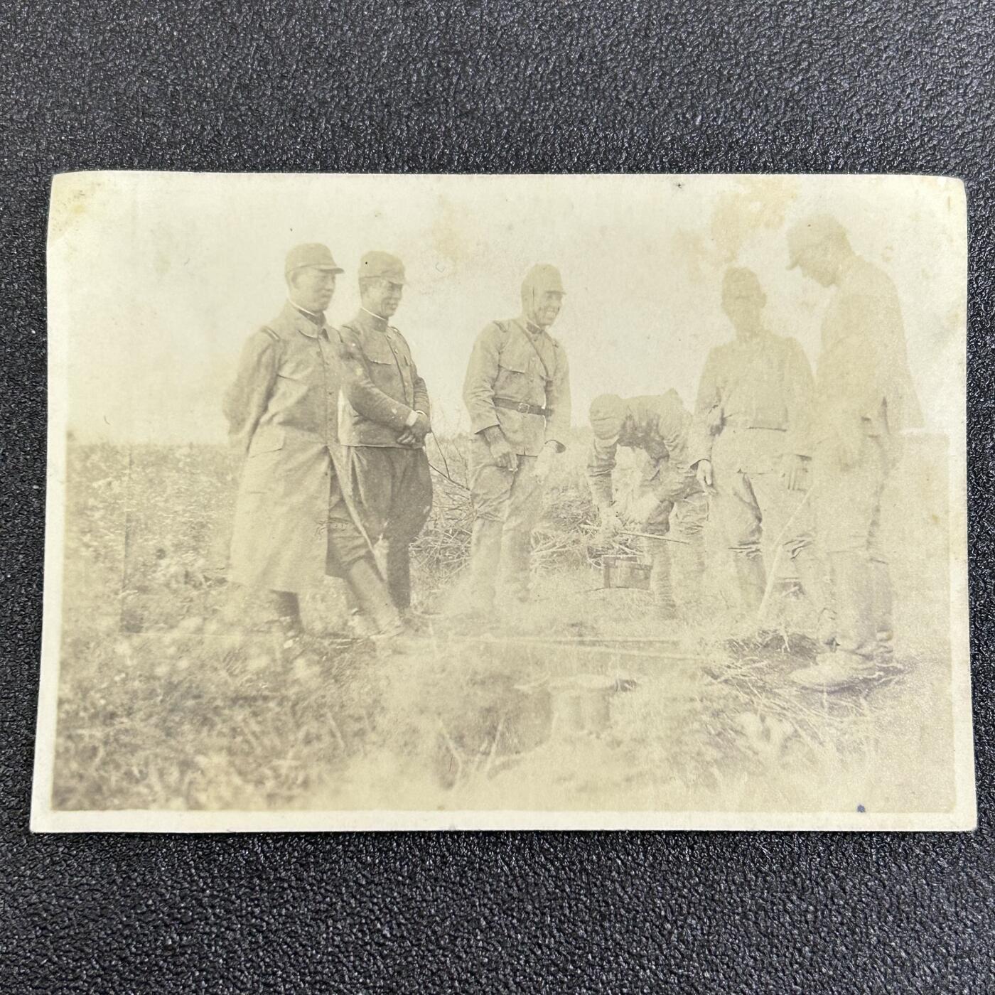 西秦中古拍卖第七十七期 2026马年新春专场 本场拍品年初九发出 不忘历史·抗战收藏 抗战时期 日本士兵野外做饭照片 罪证