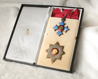 欢庆春节！戎马世界章牌大赏第111期春节大拍 - 大十字级大英帝国勋章（GBE），第二型，附原盒，挂章蓝色左右臂有掉皮