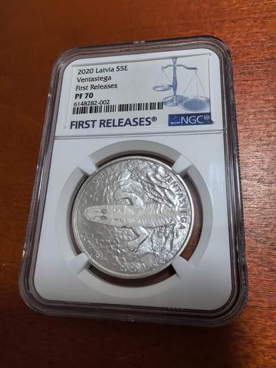 长老汇蛇年精选第一百场拍卖 - 2020拉脱维亚蝾螈（大鲵）5欧元夜光涂料精制银币，NGC PF70，3000枚