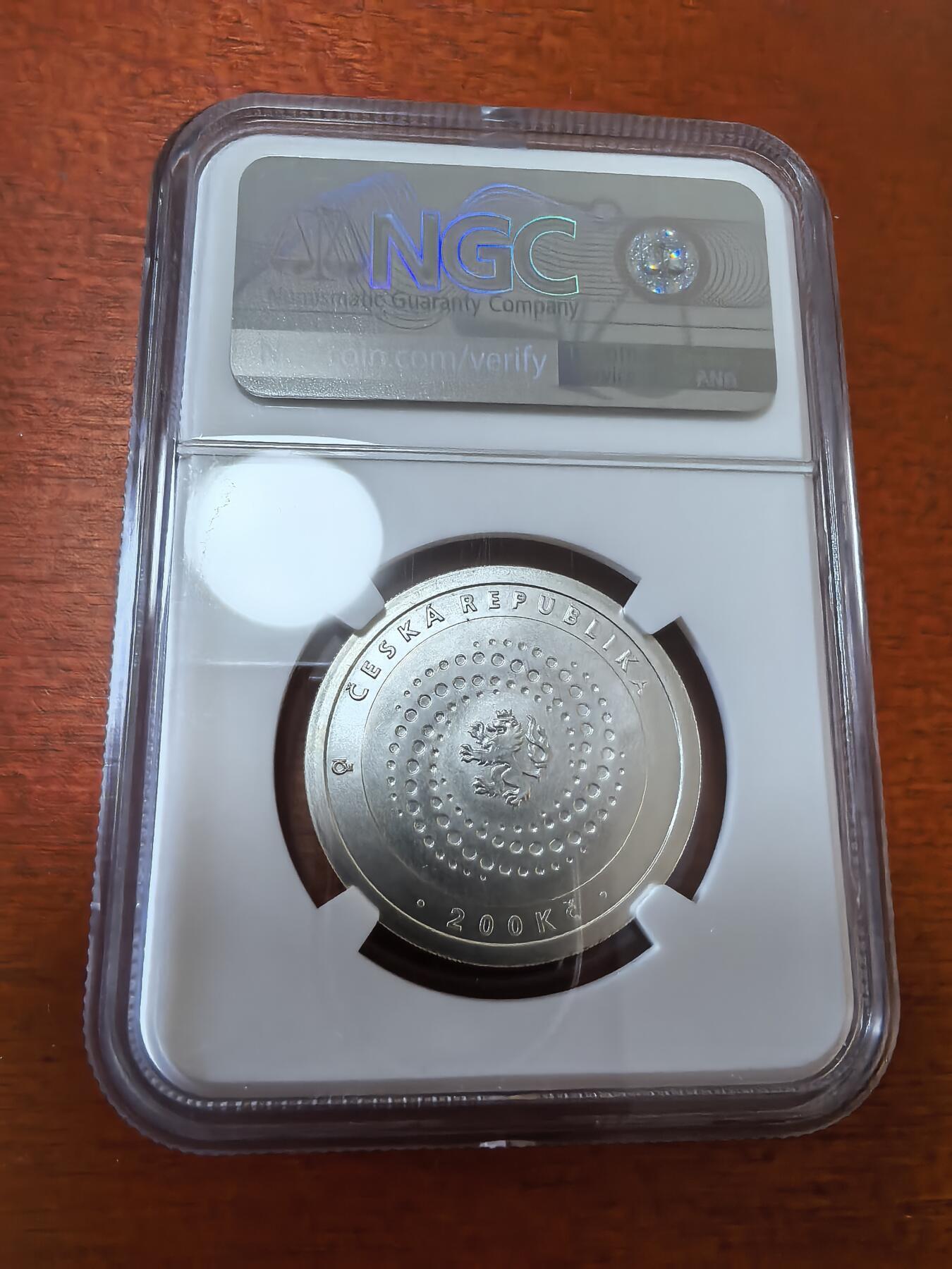 长老汇蛇年精选第一百场拍卖 2000捷克IMF和布拉格世界银行集团200克朗银币，NGC MS68，唯一冠军，14914枚，熔毁519枚，冠军分基本2000元以上