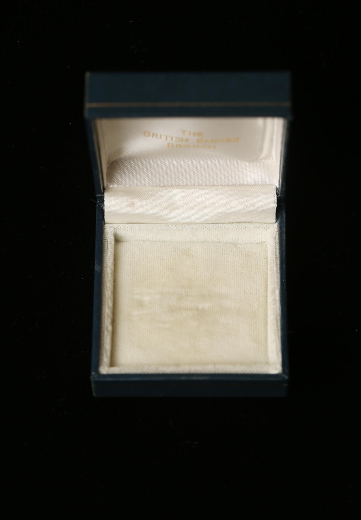 欢庆春节！戎马世界章牌大赏第111期春节大拍 大英帝国勋章胸针 银制 供女性 OBE 勋章 获得者佩戴（可以作为项链吊坠活着胸针）